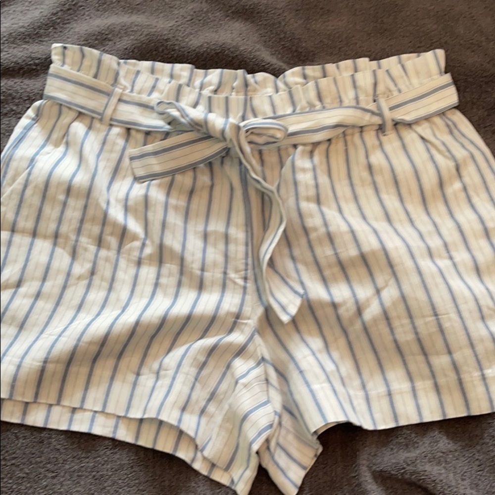 Loft Linen Shorts